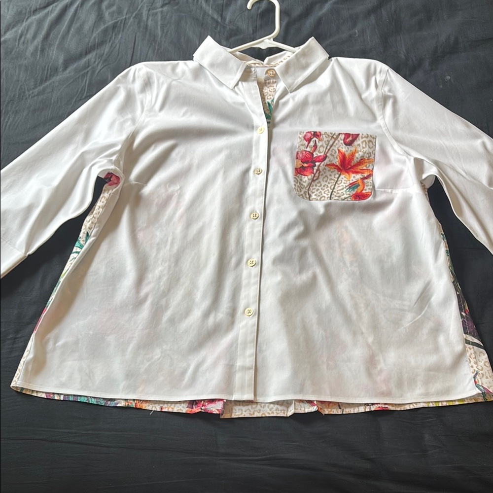 Chico’s Floral Pocket Women’s Shirt - White size 2
